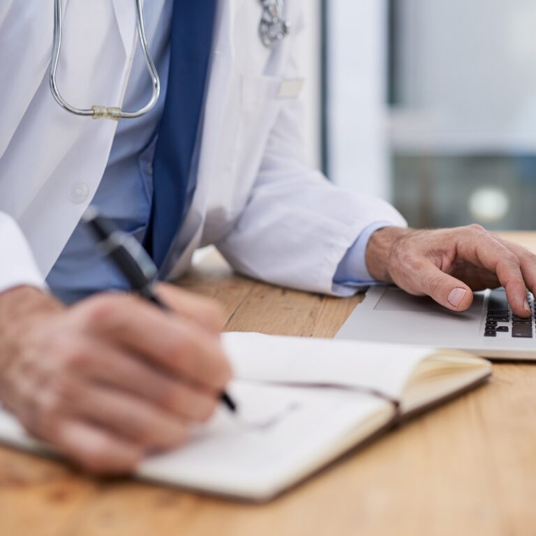 Travail sur un nouveau plan de santé pour un patient